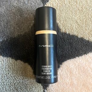 MAC Cosmetics studio mist airbrush foundation - medium